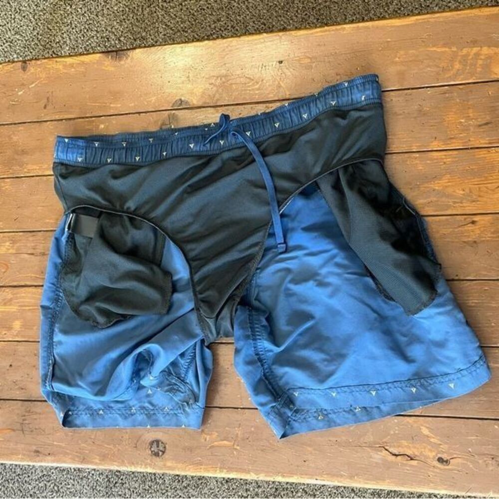 The North Face Swim 100% Nylon Tent Pattern Board Shorts - Picture 7 of 8
